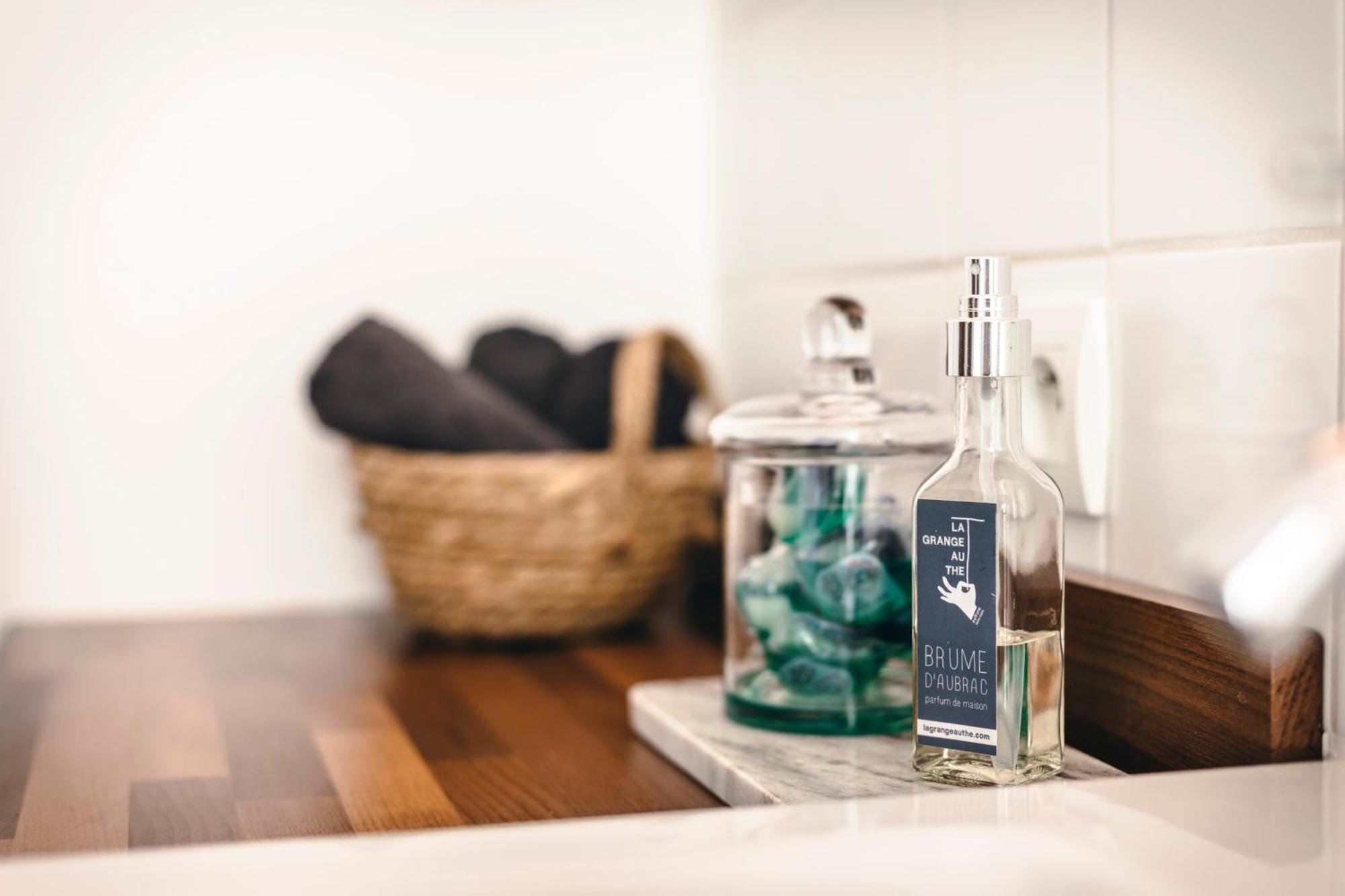 Appartement Cosy Au Coeur Du Village - Le Segala Montbazens Exteriör bild